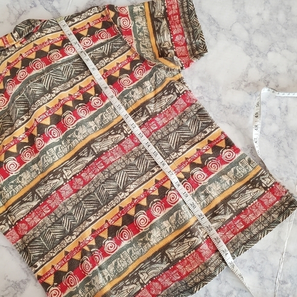 VINTAGE L.L.‎ Bean Shirt Womens Medium Button Up Tribal Green Red Short Sleeve - Picture 11 of 12